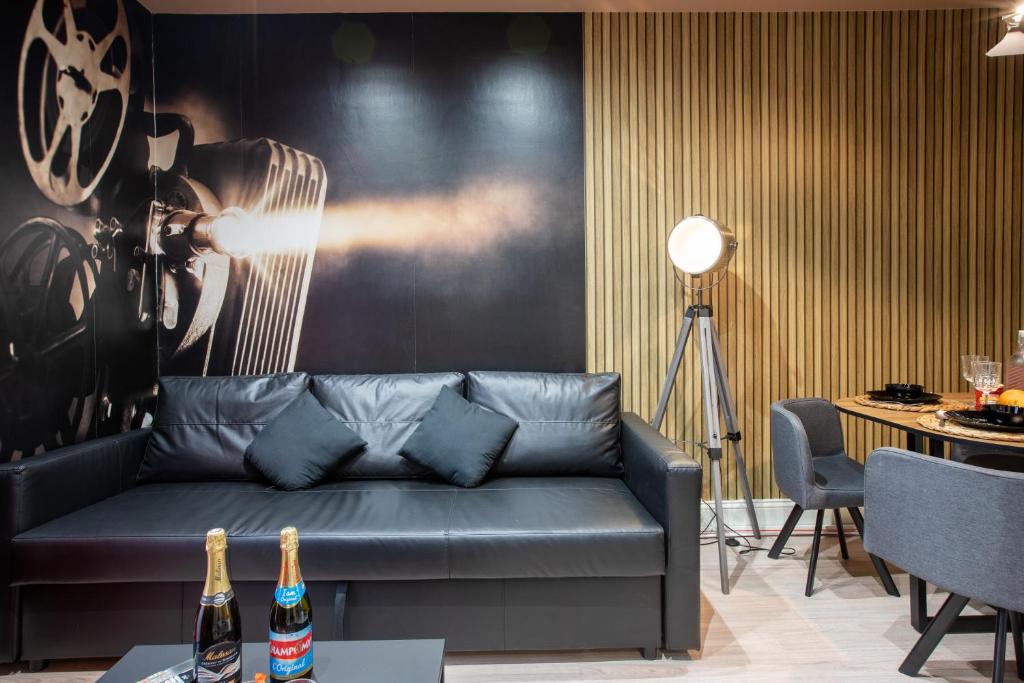 Hollywood Night-Jacuzzi & Private Movie Theater – photo 16
