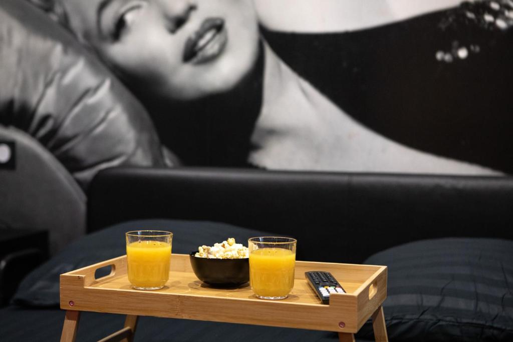 Hollywood Night-Jacuzzi & Private Movie Theater – photo 34