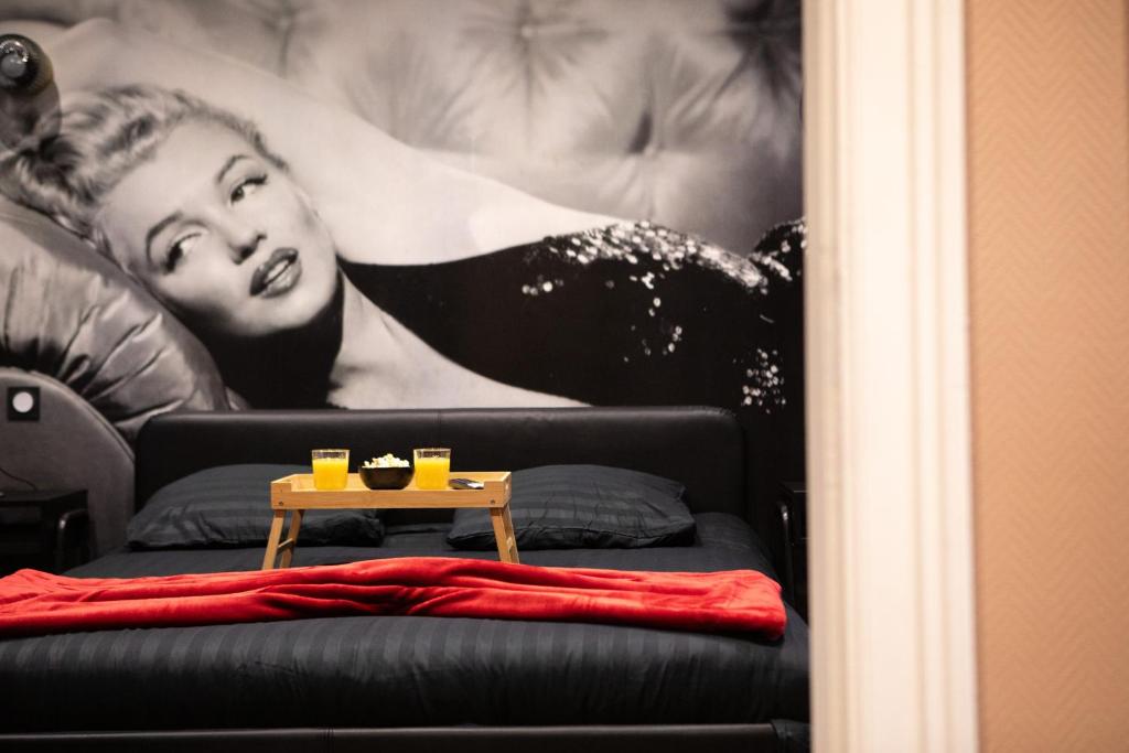 Hollywood Night-Jacuzzi & Private Movie Theater – photo 26