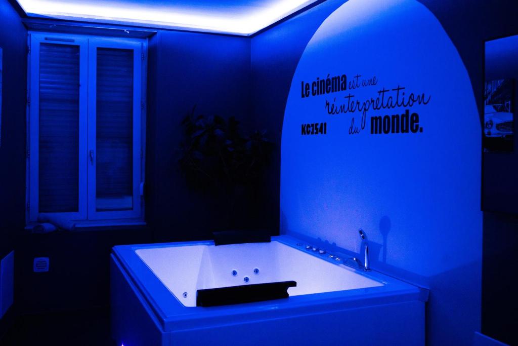 Hollywood Night-Jacuzzi & Private Movie Theater – photo 15