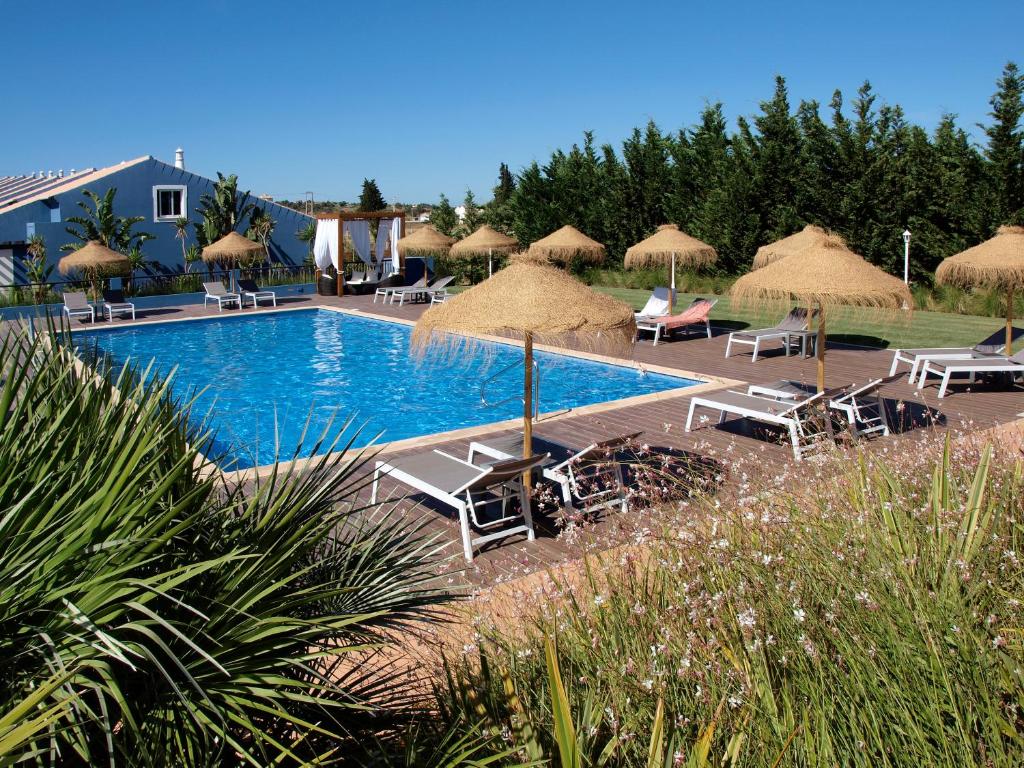 Bazén v ubytování Aldeia Azul Resort nebo v jeho okolí