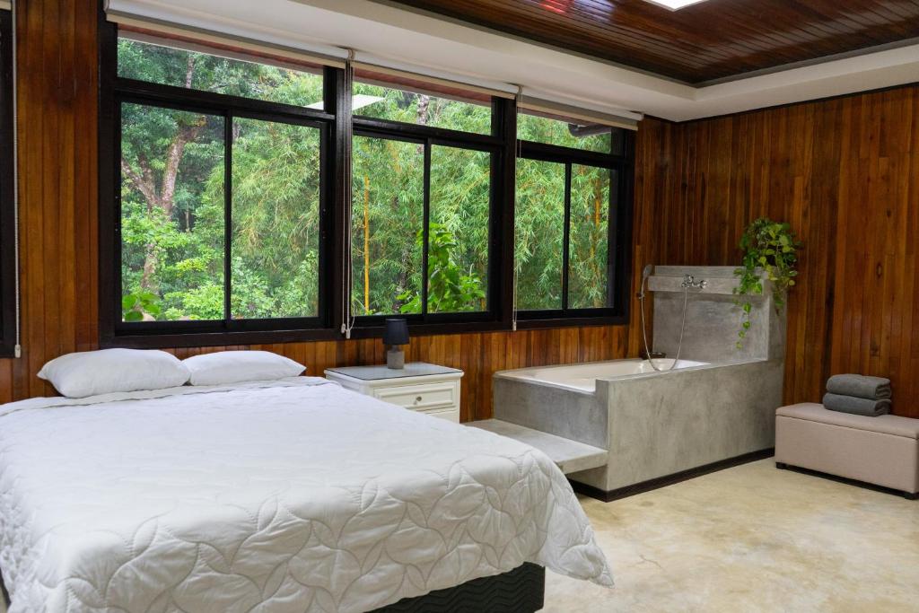 Ένα ή περισσότερα κρεβάτια σε δωμάτιο στο Casa Coyota Hotel