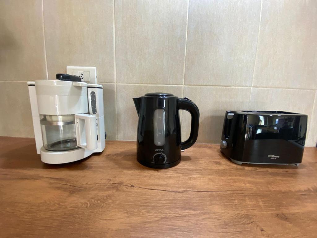 エル・カラファテにあるCasa Vindのコーヒーメーカー2台(カウンターの上に座る)