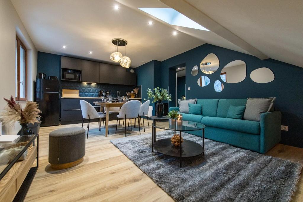 Posezení v ubytování Legendary ski & cycling 4 to 6 guest getaway