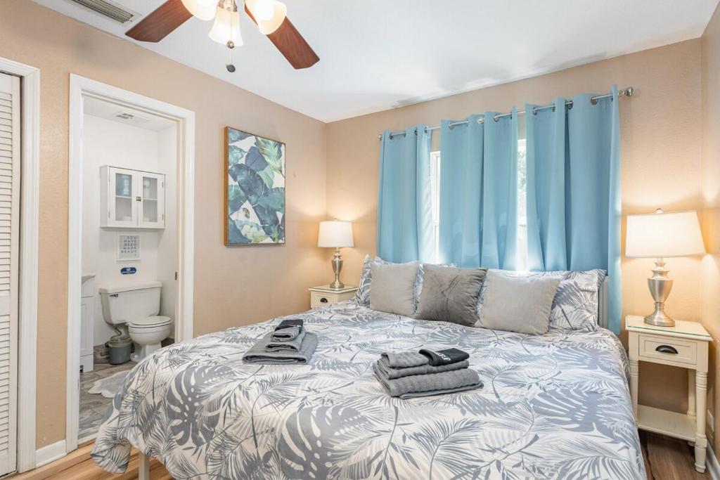 Voodi või voodid majutusasutuse Central Cozy Cottage - Cove toas