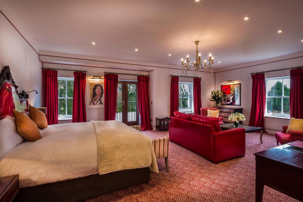 Posezení v ubytování The Lodge at Ashford Castle