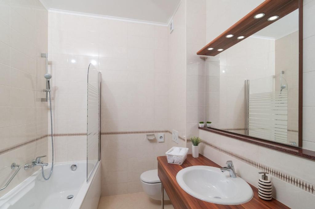 Kúpeľňa v ubytovaní Luxury Rooms Near the Beach3