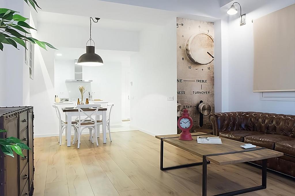 Bright Industrial Loft Barcelona Center
