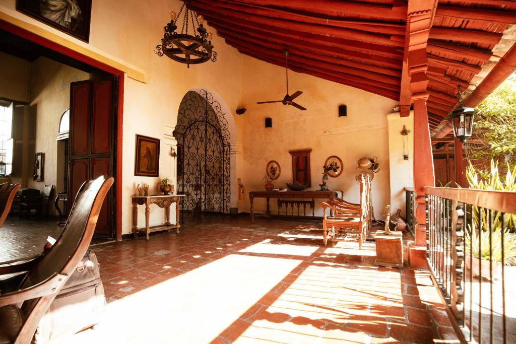 a living room with a large door and a room with chairs at CASA SINNING-año1637 in Mompos