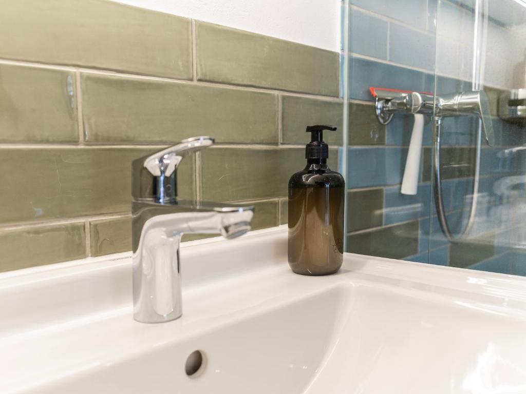 Modernes Hostel, Privatzimmer in Shared Apartment, 6min zur Olma Messe - Resim 16