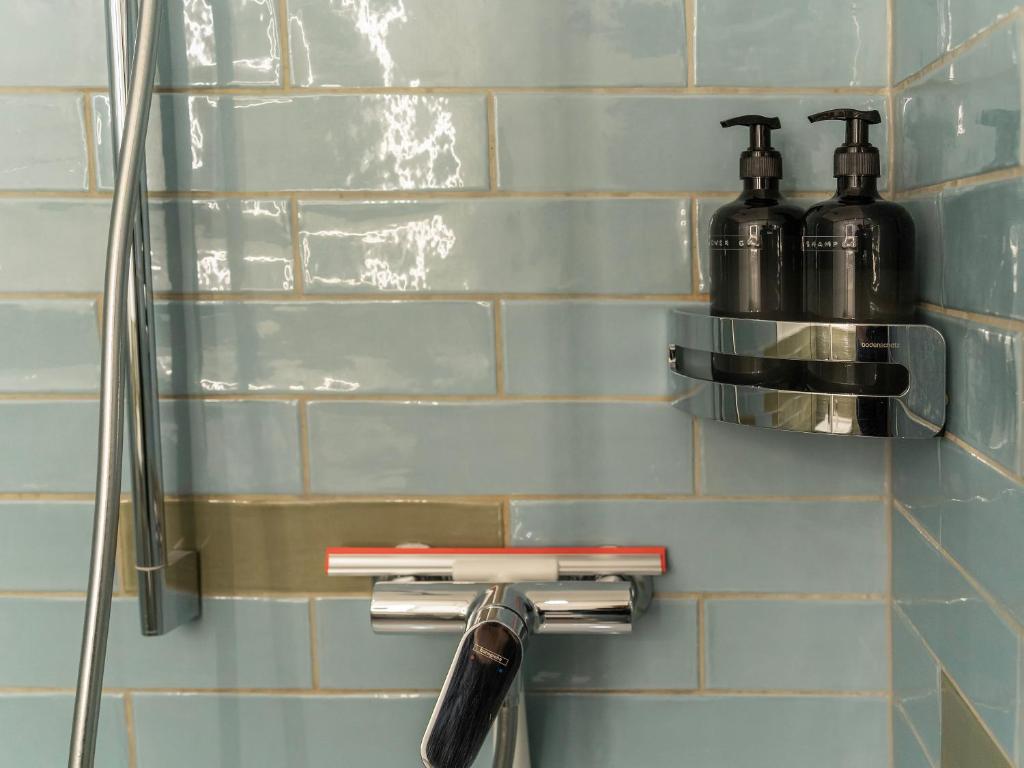 Modernes Hostel, Privatzimmer in Shared Apartment- 6min zur Olma Messe - Resim 8