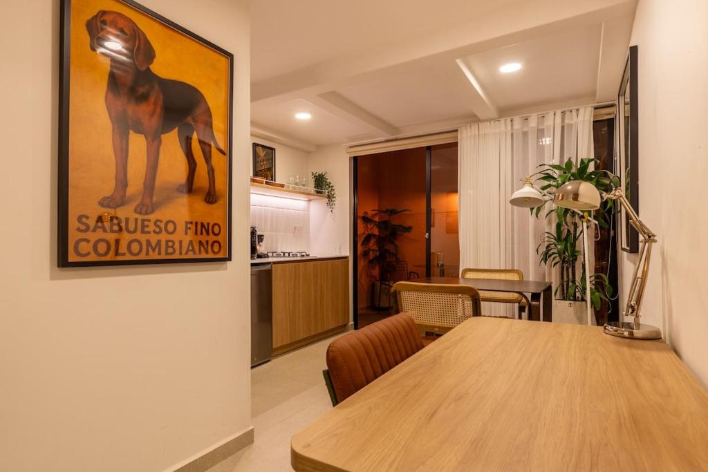 TV a/nebo společenská místnost v ubytování 204 Trendy Apt w AC and Hammock in Laureles Area