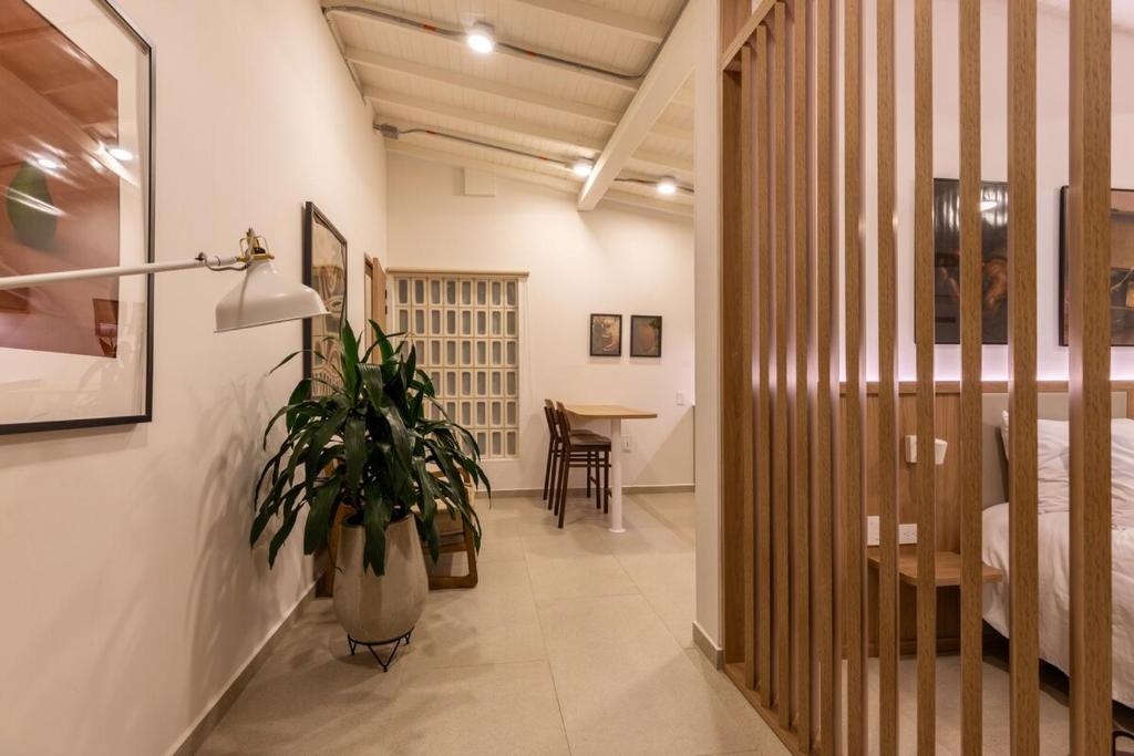 Gambar di galeri bagi 301 Live Local Balcony Loft in Vibrant Laureles area di Medellín