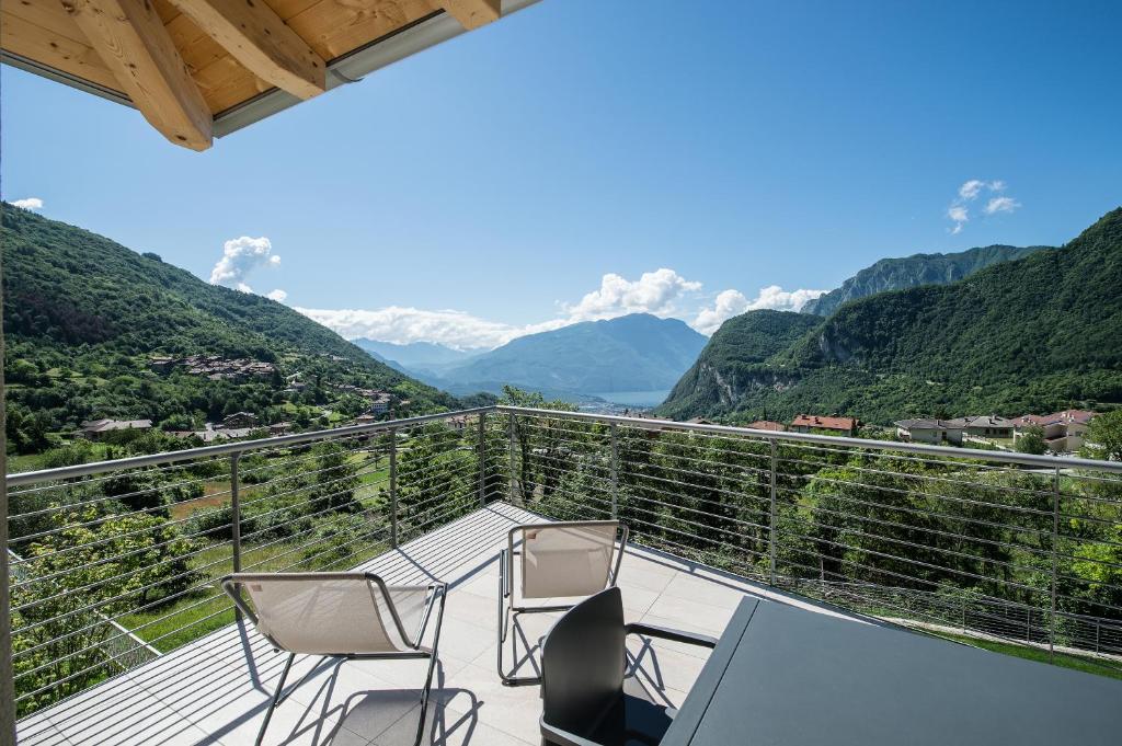 a balcony with chairs and a view of mountains at Terrazze sul Garda in Tenno