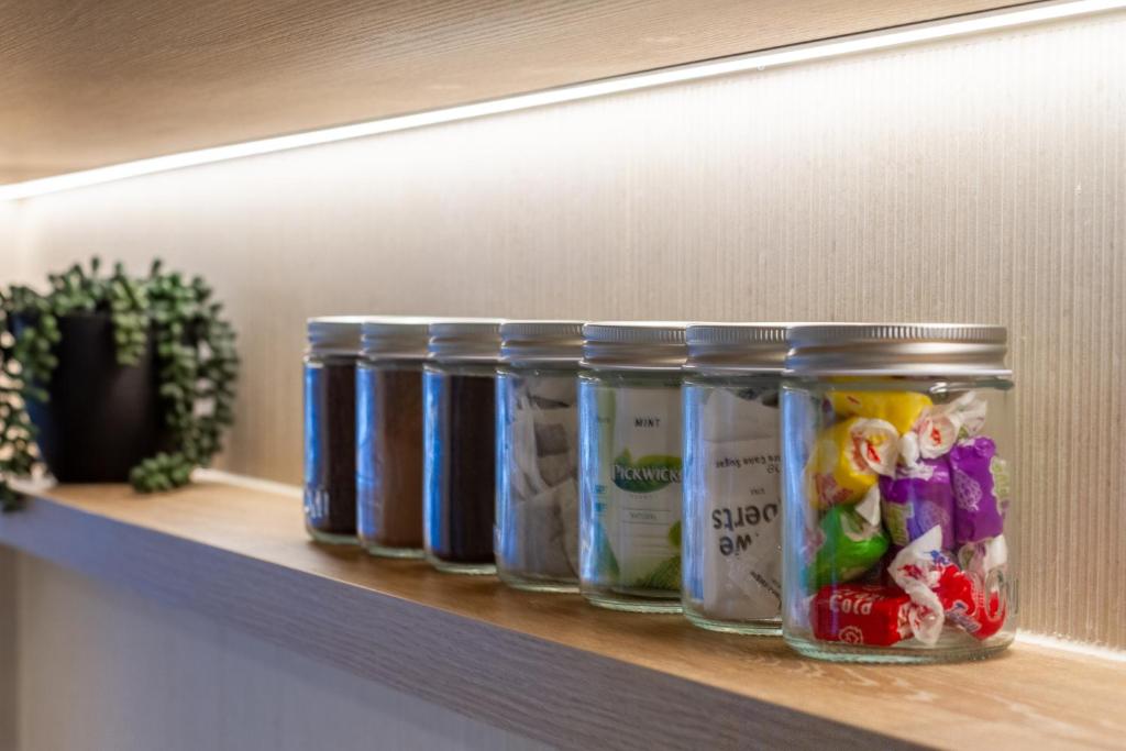 Comfort and Style 2BR Townhouse, Parking - Resim 12