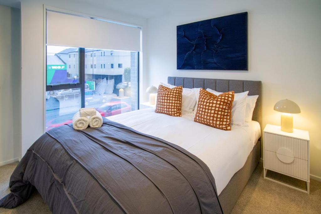 Comfort and Style 2BR Townhouse, Parking - Resim 2