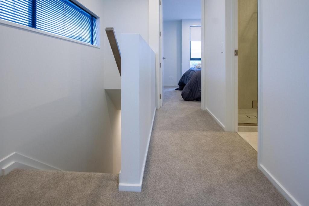 Comfort and Style 2BR Townhouse, Parking - Resim 23