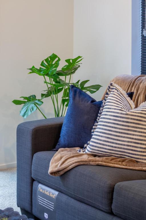 Comfort and Style 2BR Townhouse, Parking - Resim 25