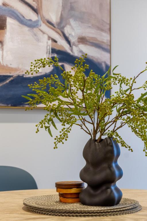 Comfort and Style 2BR Townhouse, Parking - Resim 29