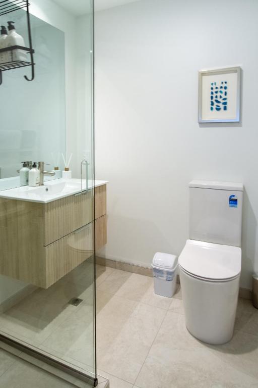 Comfort and Style 2BR Townhouse, Parking - Resim 33