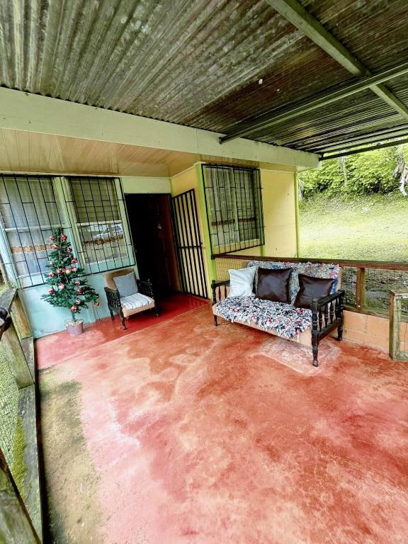 a living room with a couch in a house at Starfruit House in Chachagua