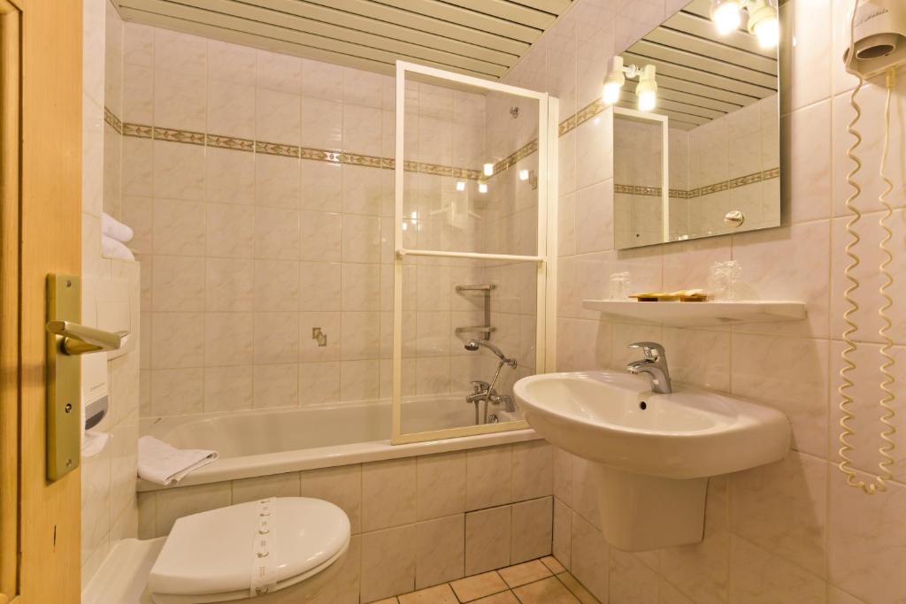 Koupelna v ubytování Hôtel La Montagne