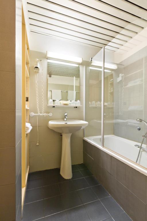 Koupelna v ubytování Hôtel La Montagne