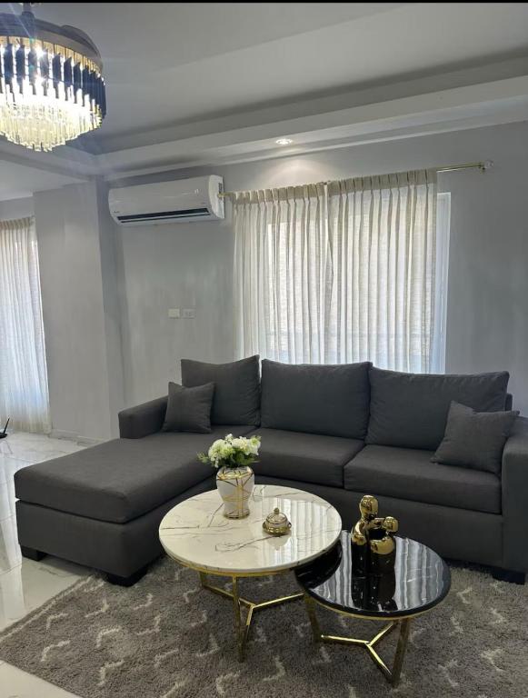 Χώρος καθιστικού στο cozy apartment with Jacuzzi area, two bedrooms