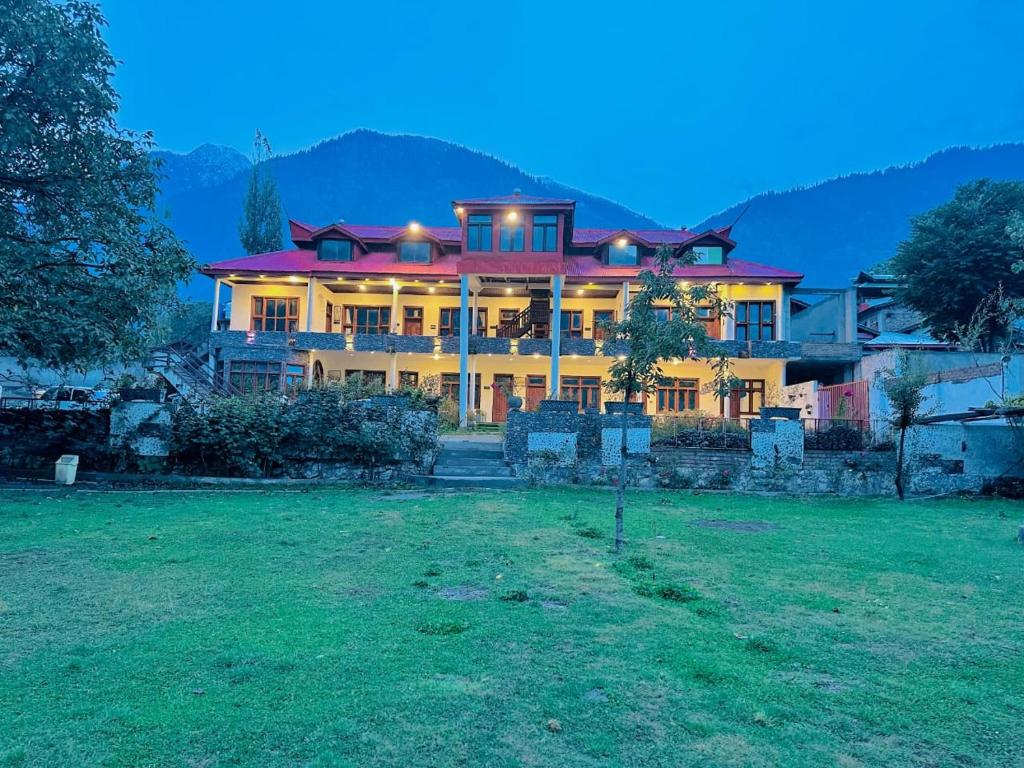 a large house with a lawn in front of it at Al Yaseen Continental Kalam in Kalām