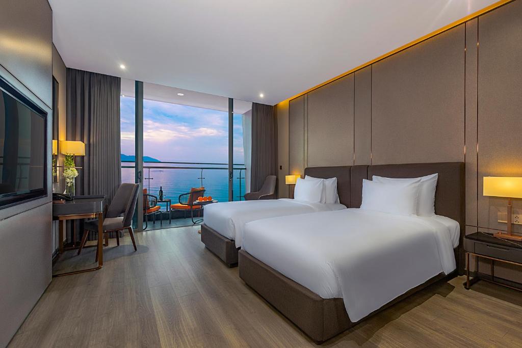 Premier Twin Room with Balcony and Sea View