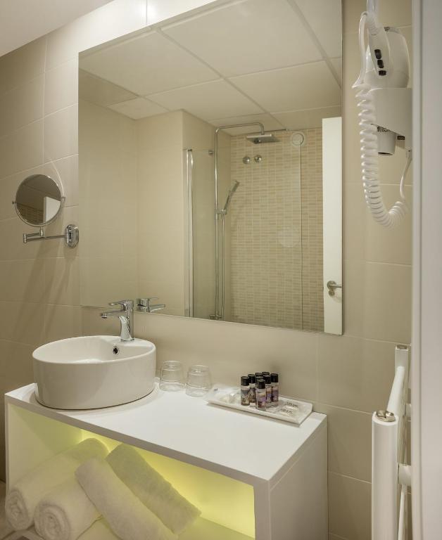 Villa Luz Design & Art Hotel - Standard Double Room (1 Adult + 2 Children)