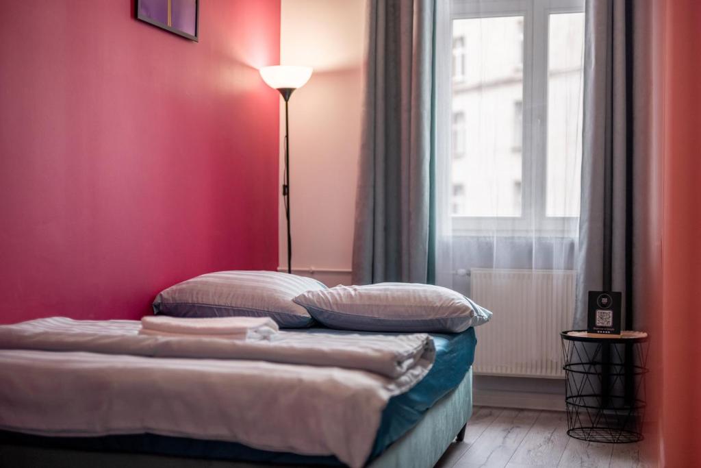 VICE CITY Hostel - 9