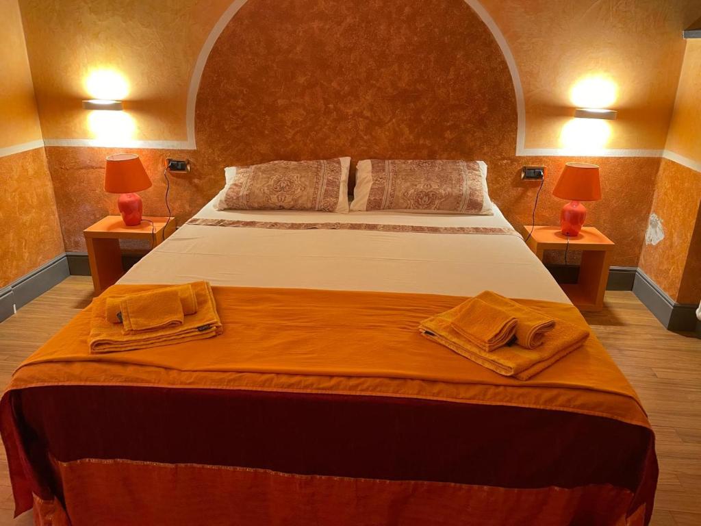 Katil atau katil-katil dalam bilik di Impruneta, Italy apartment with a view of the countryside