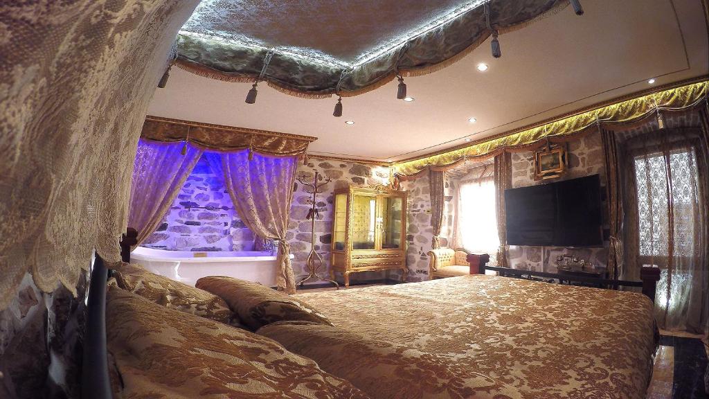Postel nebo postele na pokoji v ubytování Cattaro Royale Apartment
