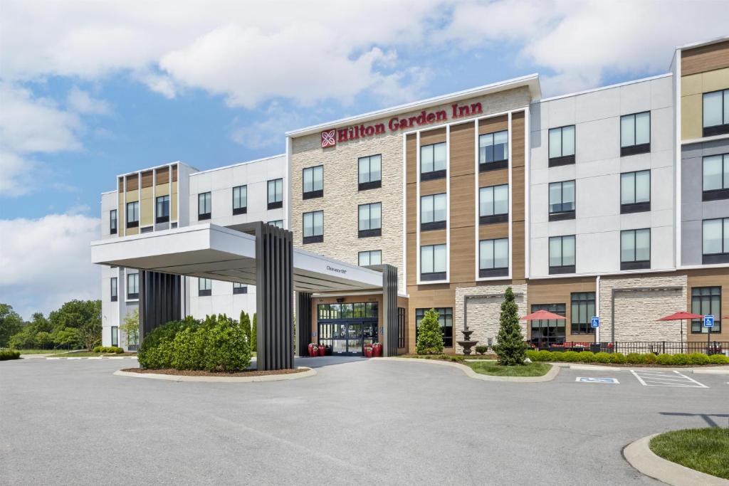 an exterior view of a hotel at Hilton Garden Inn Gallatin in Gallatin