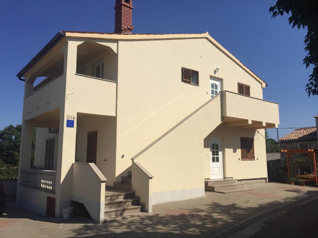 Budova, v ktorej sa apartmán nachádza