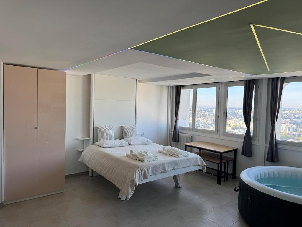 Jaccuzi, tour Eiffel, Led multicolores Paris 13