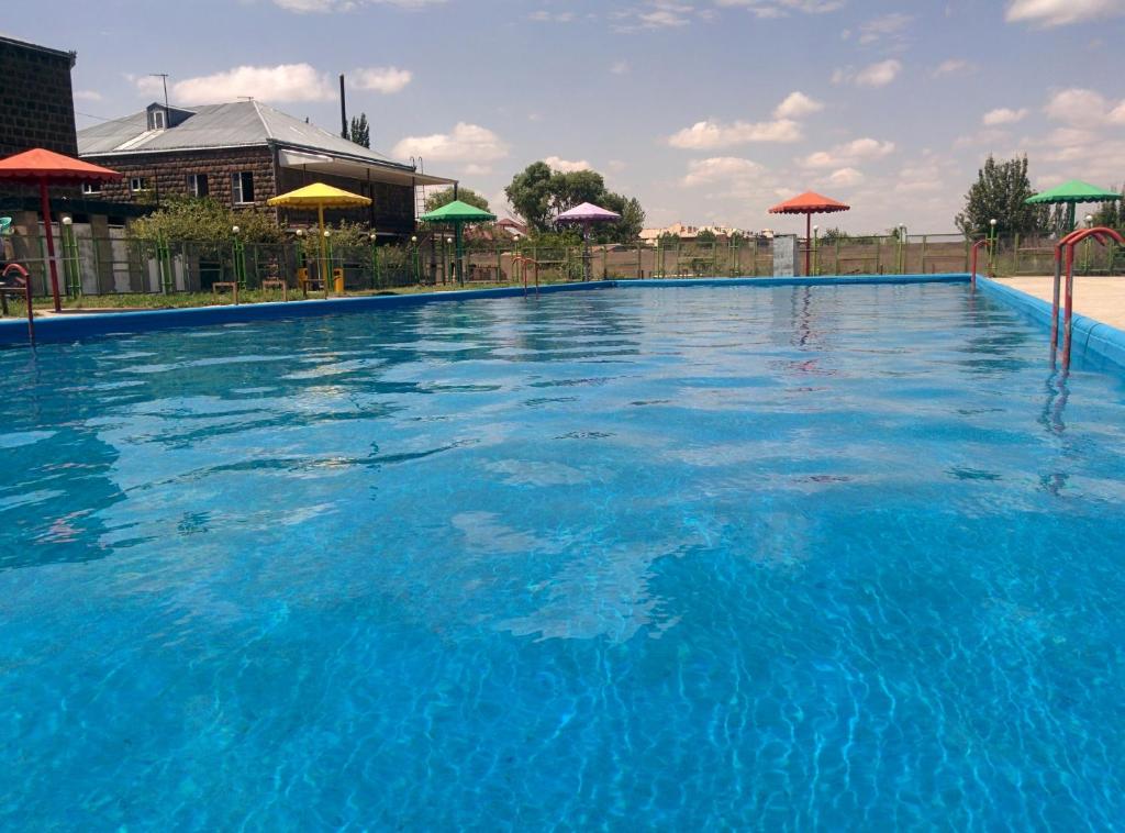 Bazén v ubytování Erazank Hotel nebo v jeho okolí