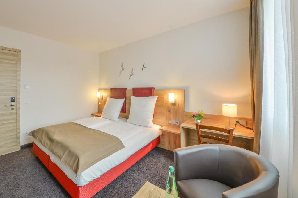 Postel nebo postele na pokoji v ubytování Hotel WITT am See