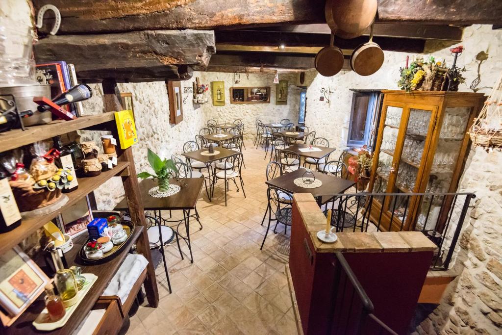 Restauracja lub miejsce do jedzenia w obiekcie Nenà Al Borgo Castello