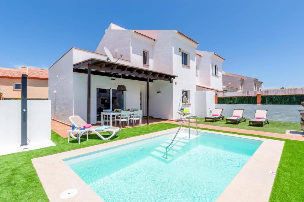 Villa Enrique by Villa Plus