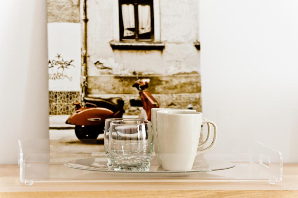 Příslušenství pro přípravu čaje a kávy v ubytování VOX Design Hotel