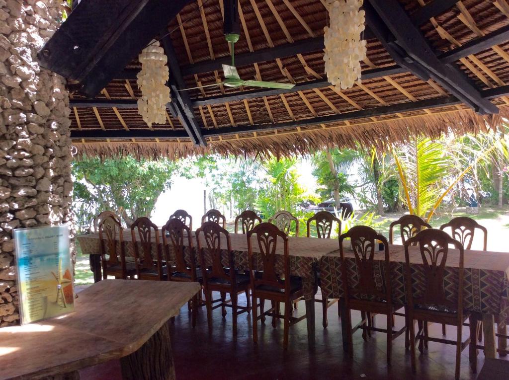 Ravenala Beach Bungalows, Moalboal