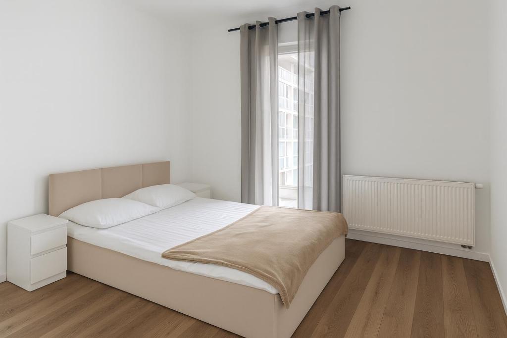 Postel nebo postele na pokoji v ubytování Kwiatkowskiego Apartments River Side City View