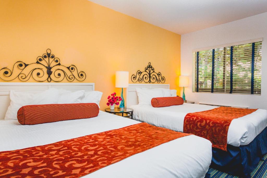 En eller flere senge i et værelse på Hotel Zico