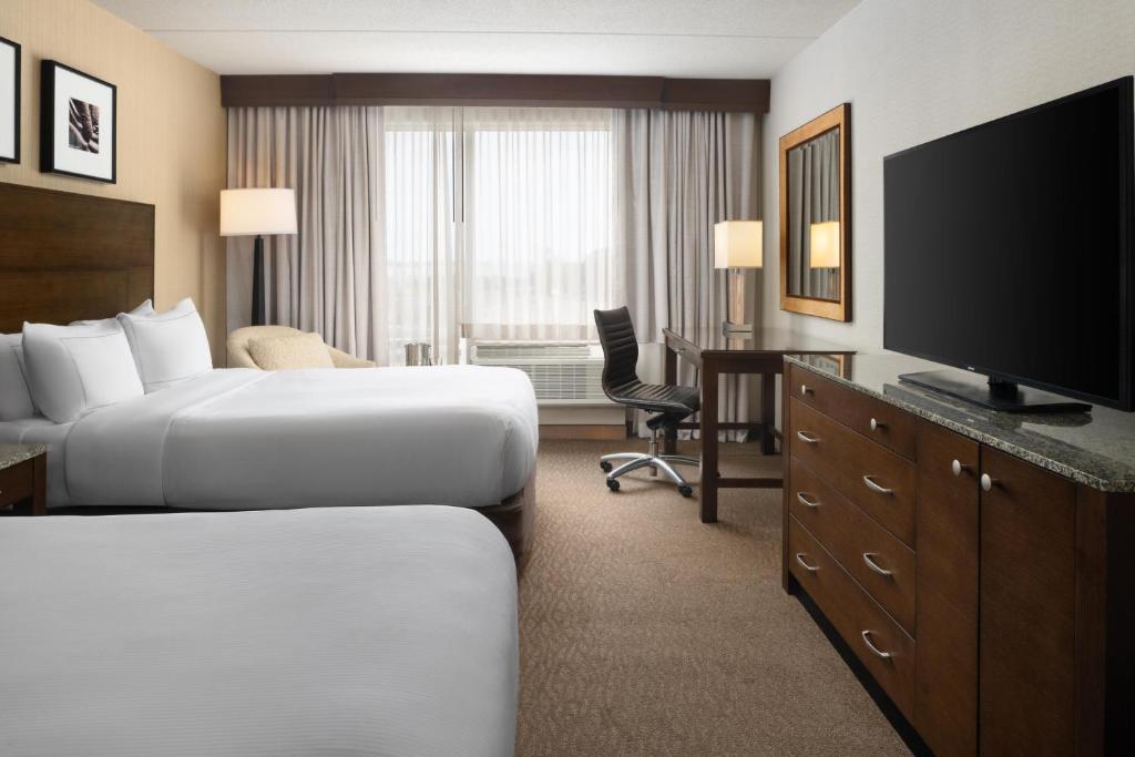 DoubleTree by Hilton Hotel Boston Bayside photo