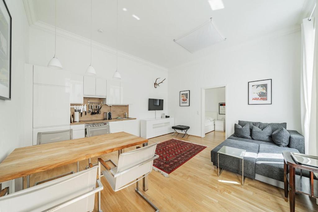 Bright and Central apartment in Classy Area
