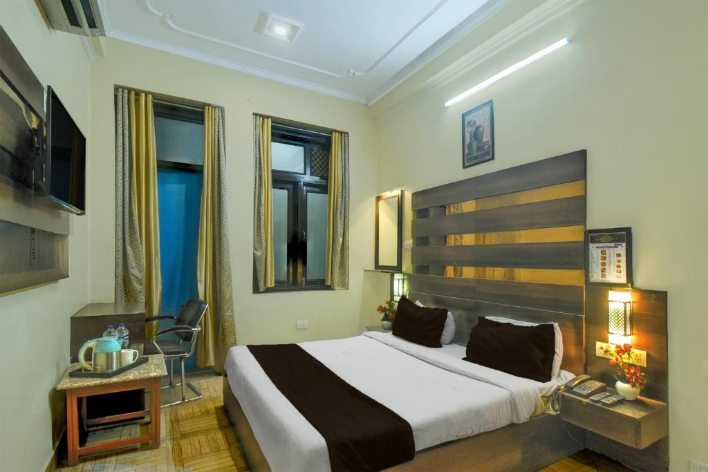 a bedroom with a large bed in a room at Townhouse Punnami Riverview Formerly Vihaan Square in Jaipur