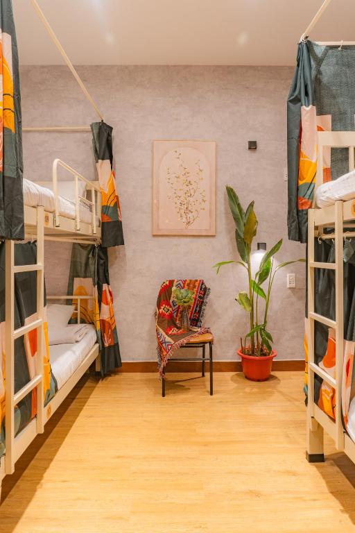 Saigon Authentic Alley Hostel - Local Vibes, City Tours, Cooking Dinner, Evening Streetfood, Free Menu Breakfast, Gym & Rooftop Billiards - 17