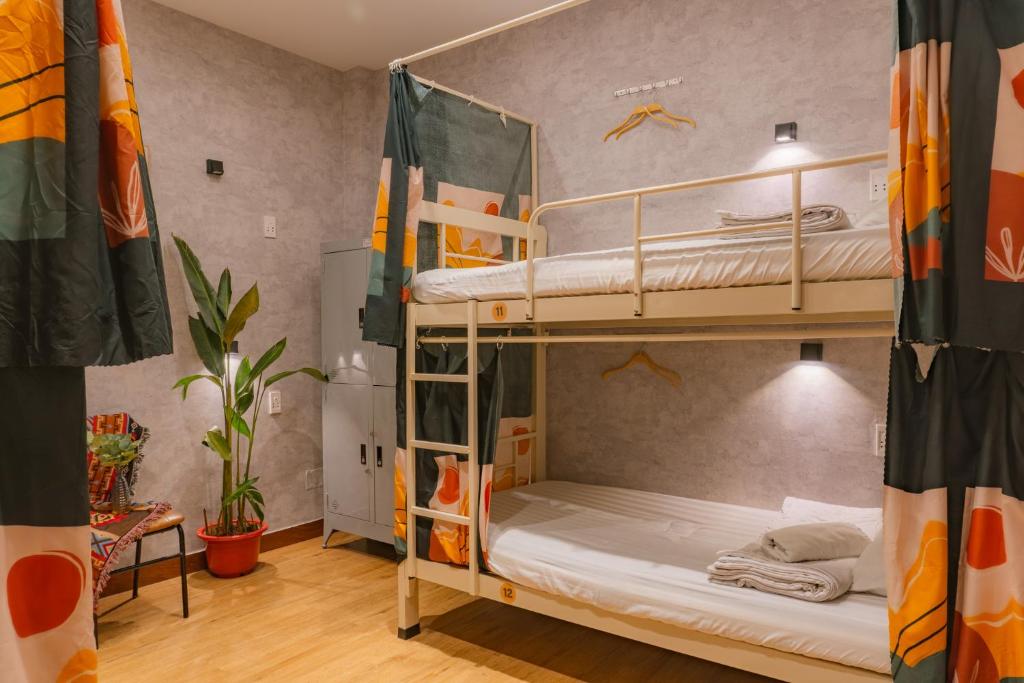 Saigon Authentic Alley Hostel - Local Vibes, City Tours, Cooking Dinner, Evening Streetfood, Free Menu Breakfast, Gym & Rooftop Billiards - 18